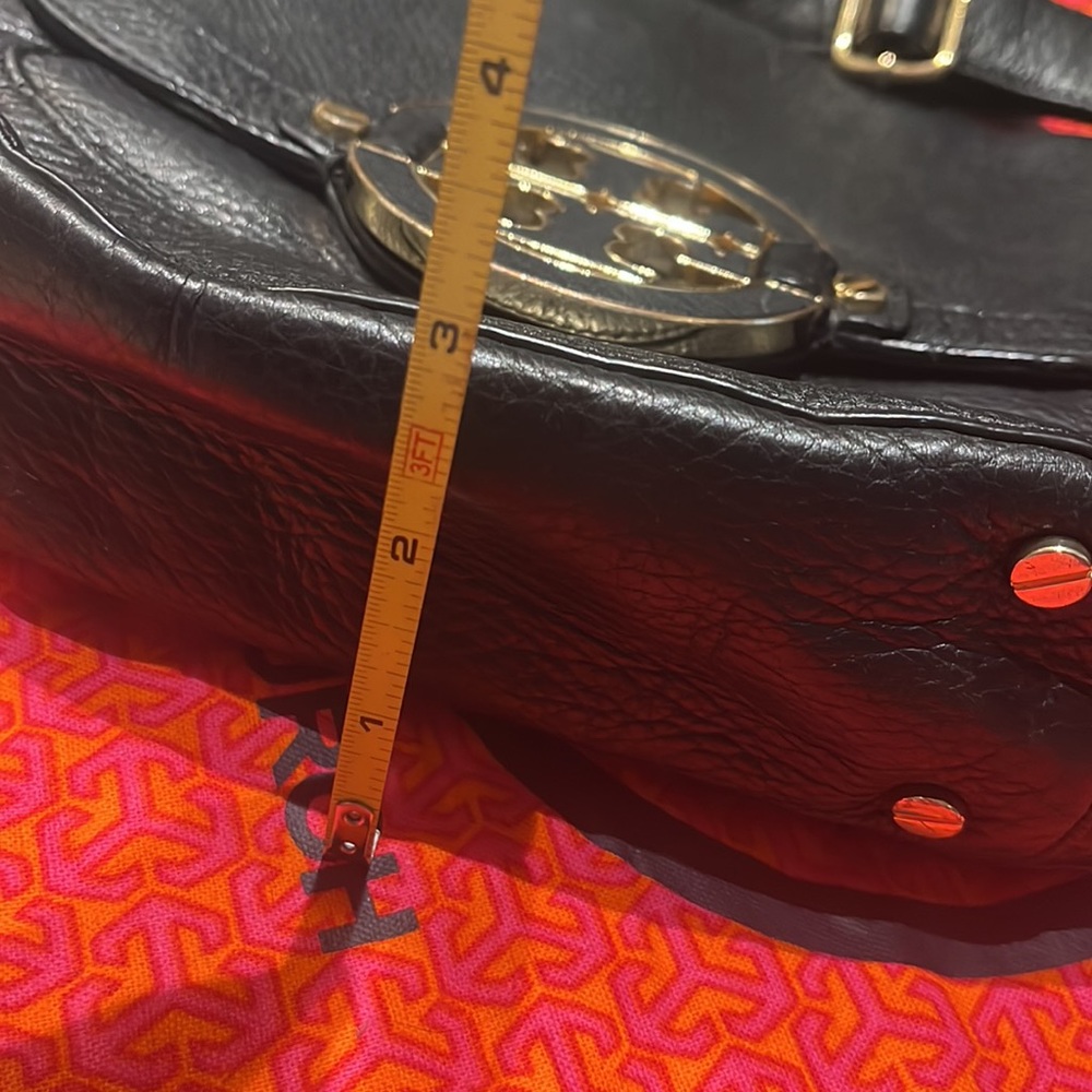 Great condition Tory Burch purse in black and gold detail/trim - Picture 13 of 16